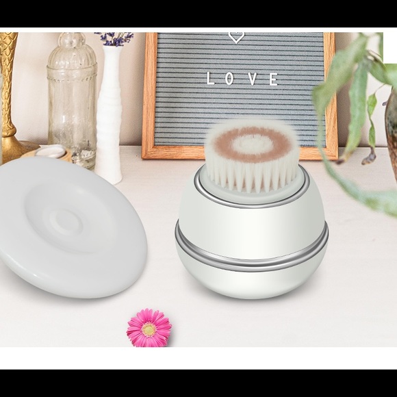 SALE!!! UltraSonic Facial Cleansing Brush, Electric, Rechargeable - Picture 2 of 9